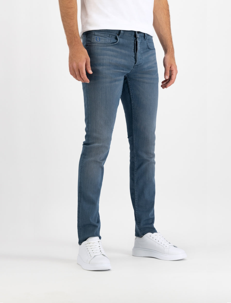Buy online Men Plain Slim Fit Jeans from Clothing for Men by Cosmic for  ₹499 at 74% off | 2024 Limeroad.com